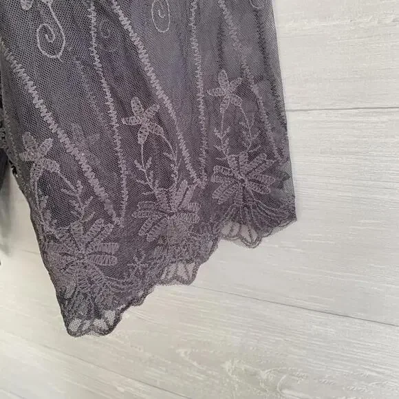 Black Lace Long-Sleeve Blouse - Picture 5 of 7